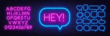 Neon işareti hey . Neon konuşma kabarcıkları ve koyu bir arka plan üzerinde alfabe seti.