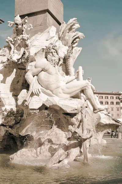 Fontána čtyř řek na Piazza Navona, Řím, Itálie — Stock fotografie