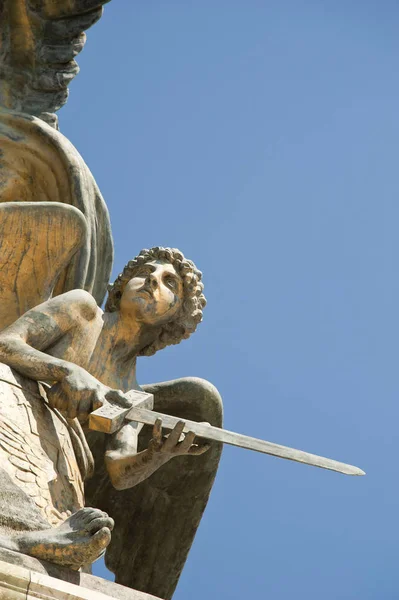 Skulptur på monumentet till Vittorio Emanuelle III (Vittoriano) — Stockfoto