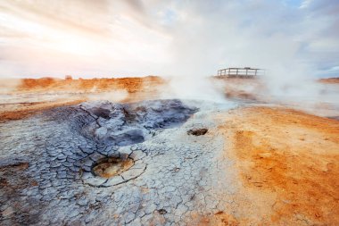 Jeotermal alan Hverir. Yer yer Lake Myvatn, İzlanda'daki Krafla kuzeydoğu bölgesinde