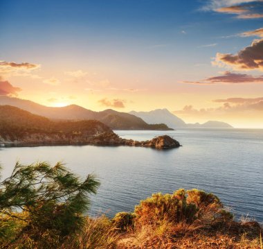 Panoramik deniz kıyısında. Güzellik Dünya Türkiye