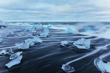 Siyah volkanik beach, güzellik dünya buzulda. İzlanda