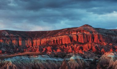 Kapadokya Türkiye benzersiz jeolojik oluşumlar Panoraması