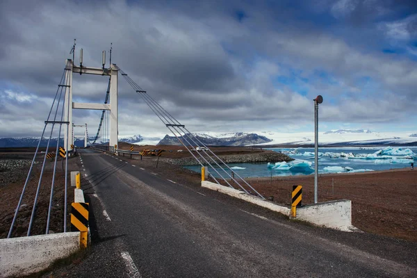 Ponte Sobre Canal Que Liga Lagoa Jokulsarlon Oceano Atlântico Sul — Fotografia de Stock