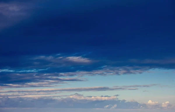 Летний Пейзаж Красивые Кучевые Облака Карпатская Украина Европа — стоковое фото