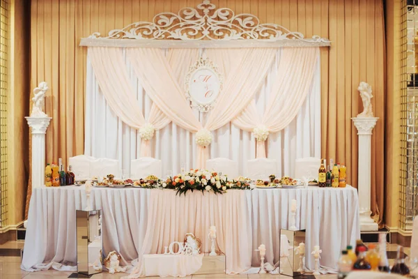 Luxury Decorated Main Table Wedding Hall — Stock Photo, Image