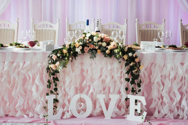 Lussuoso Tavolo Decorato Nel Matrimonio Sala Principale — Foto Stock