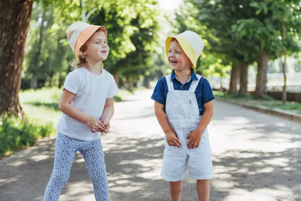 Portrait Little Girl Her Brother Children Playing Outdoors Sunny Summer — Stock Photo, Image