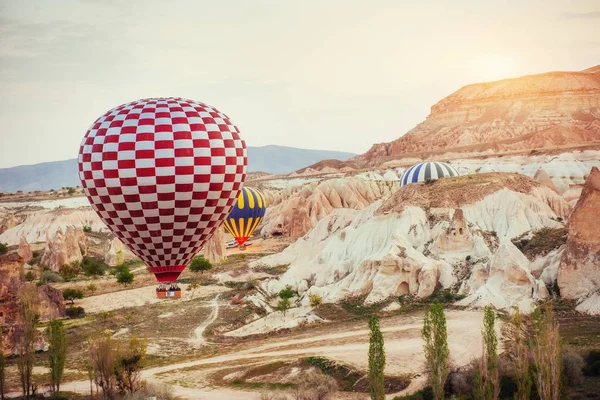 Kapadocja Turcja Piękne Balony Lot Kamień Krajobraz Niesamowite — Zdjęcie stockowe