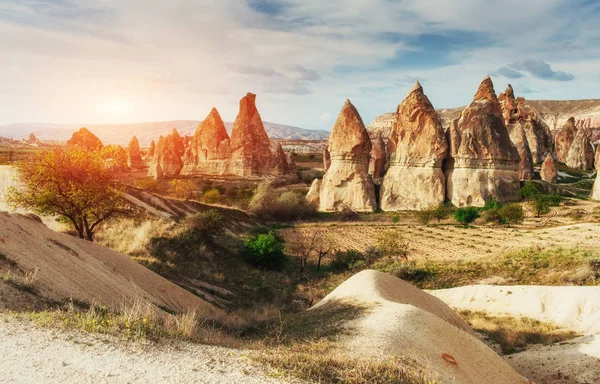 Fantástico Amanecer Sobre Valle Rojo Capadocia Anatolia Turquía Montañas Volcánicas — Foto de Stock