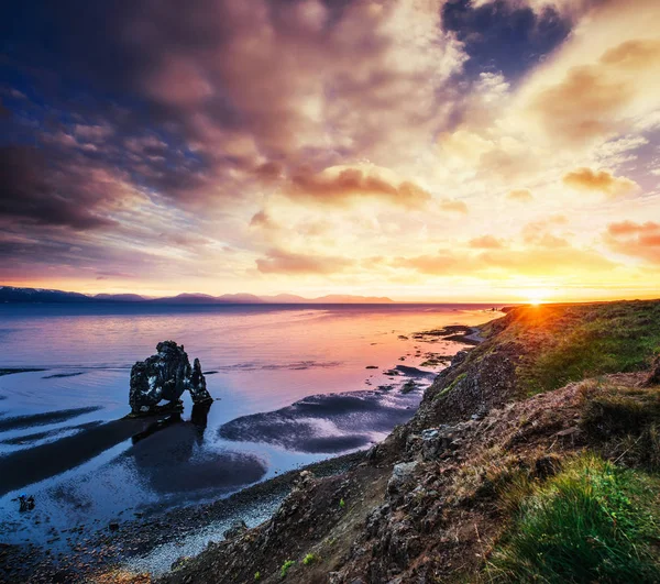 Hvitserkur Een Spectaculaire Rots Zee Aan Noordelijke Kust Van Ijsland — Stockfoto