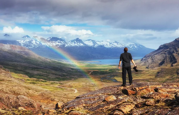 Fantastyczne Widoki Góry Przelotny Deszcz Tęcza Islandii Kolorowy Kolory Chmury — Zdjęcie stockowe