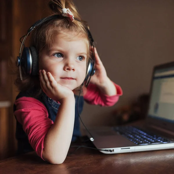 Little Girl Headphones Listening Music Using Laptop — Stock Photo, Image