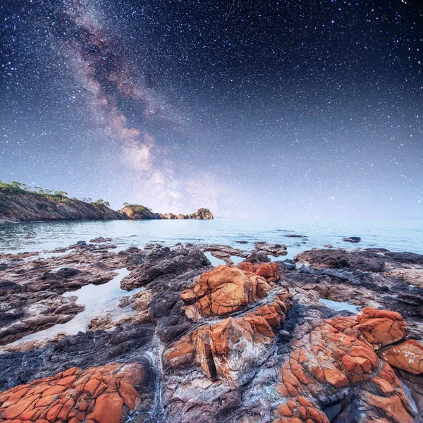 Fantastica Vista Panoramica Sulla Spiaggia Rocciosa Cielo Stellato Turchia — Foto Stock