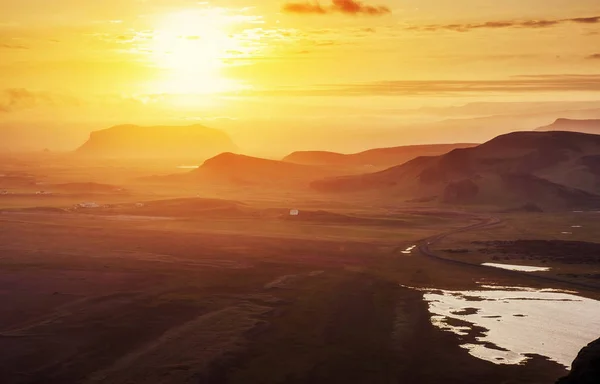 Kleurrijke Zonsondergang Bergen Fantastisch Uitzicht Het Landschap Ijsland — Stockfoto