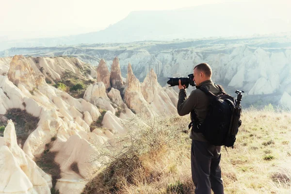Fotógrafo Arenisca Acantilado Observando Paisaje Natural Capadocia Turquía — Foto de Stock