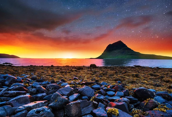 Fantasztikus Kilátás Nyílik Tájra Izland Szép Csillagos Hegyi Kirkyufetl — Stock Fotó