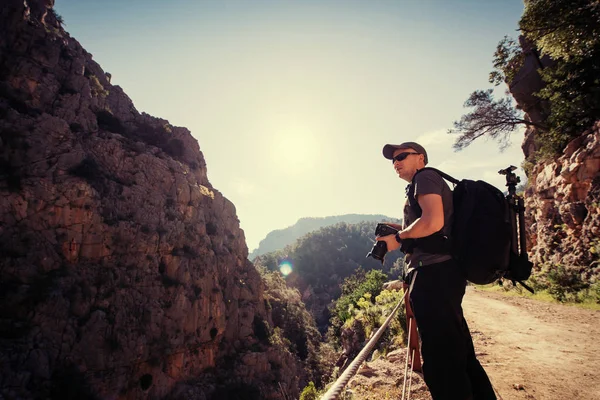 Fotógrafo Naturaleza Tomando Fotos Las Montañas — Foto de Stock