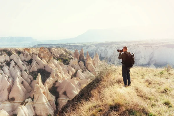 Fotograf Sandsteinfelsen Und Beobachtung Der Natürlichen Landschaft Kappadokien Türkei — Stockfoto