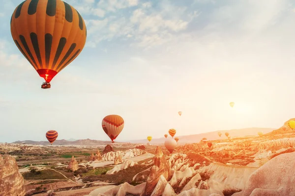 Increíble Puesta Sol Sobre Capadocia Hermosos Globos Color Turquía —  Fotos de Stock