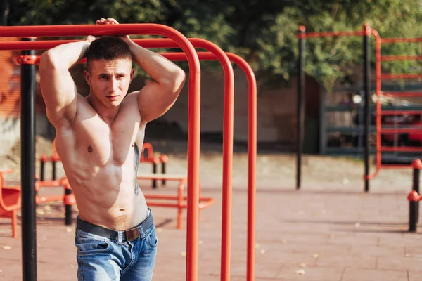 Strong Young Athlete Engaged Playground Exercises Bars Outdoors Fitness Sport — Stock Photo, Image