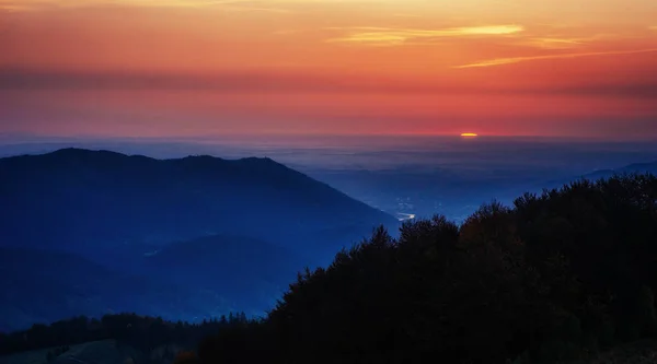 Kleurrijke Hemel Met Zon Achtergrond Bergen Zonsondergang Zonsopgang Oekraïne Europa — Stockfoto