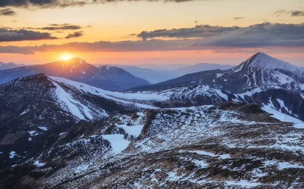 Kleurrijke Lente Zonsondergang Bergketens Het Nationaal Park Karpaten Oekraïne Europa — Stockfoto