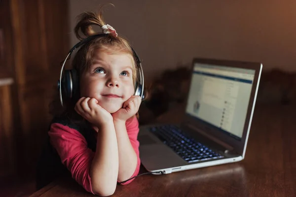 Happy Beautiful Child Headphones Listening Music Background Laptop — Stock Photo, Image