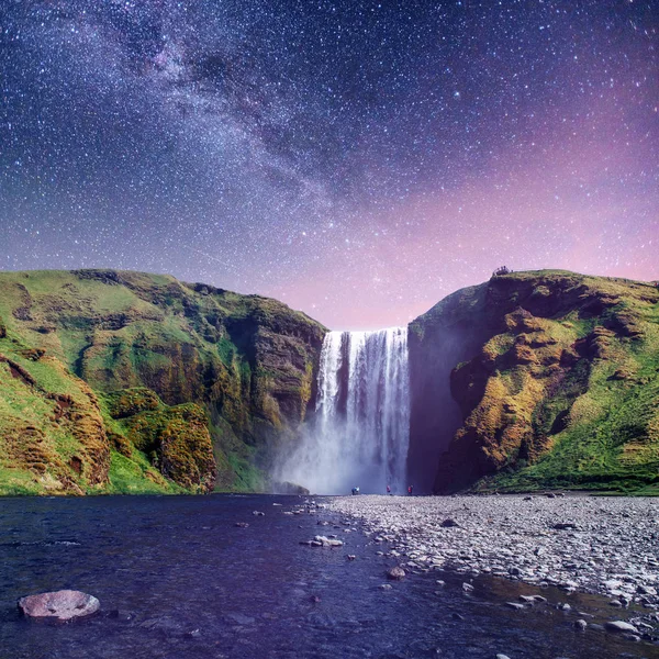 Nagy Vízesés Skogafoss Dél Izlandi Közelében Város Skogar Drámai Festői — Stock Fotó