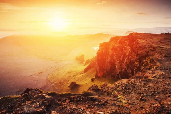 Kolorowy Zachód Słońca Nad Górami Fantastyczne Widoki Krajobrazu Islandii — Zdjęcie stockowe