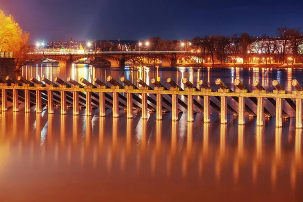 Γραφική Θέα Γέφυρες Στον Ποταμό Μολδάβα Και Ιστορικό Κέντρο Της — Φωτογραφία Αρχείου