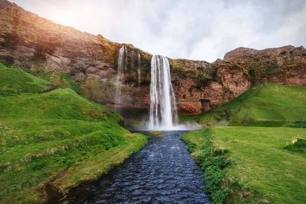 Seljalandfoss Καταρράκτη Ηλιόλουστη Μέρα Όμορφη Καλοκαιρινή Ευρώπη Ισλανδία — Φωτογραφία Αρχείου