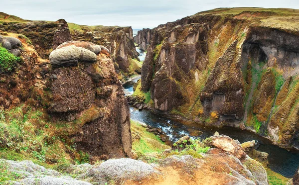Ісландія Скелясті Гори Річка Між Ними — стокове фото