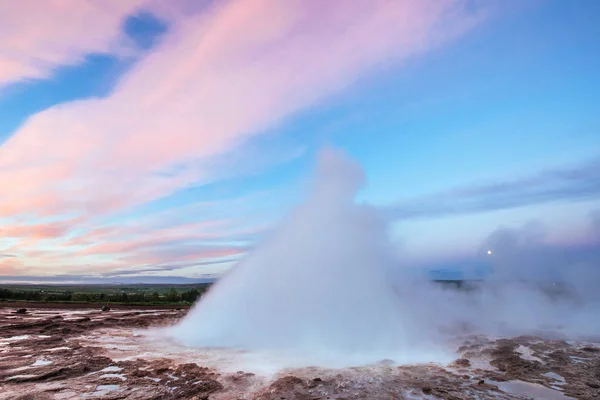 Strokkur Geyser Eruption Iceland Fantastic Colors Shine Steam Beautiful Pink — Stock Photo, Image