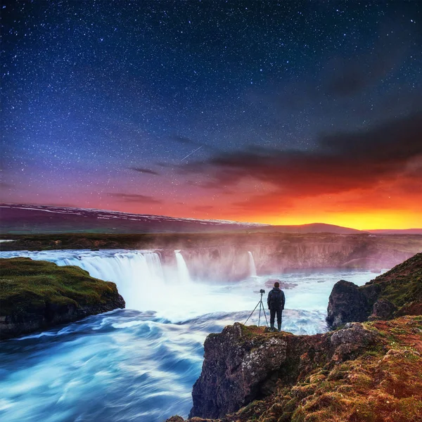 Céu Estrelado Acima Uma Cachoeira Islandesa Muito Bonita Hodafoss Ele — Fotografia de Stock