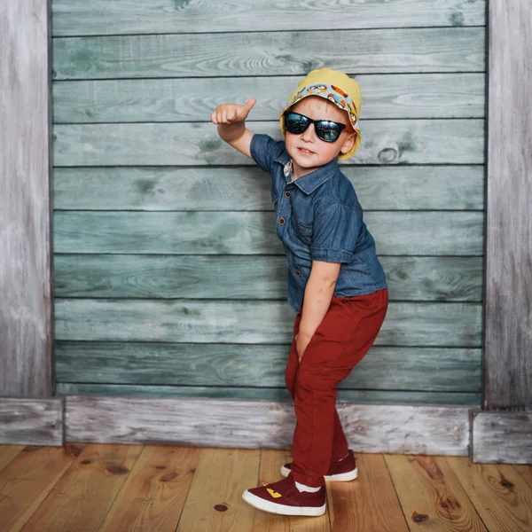 Mutlu Küçük Çocuk Bir Çocuk Panama Şapka Içinde — Stok fotoğraf