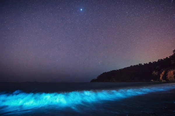 Yıldızlı Gece Bir Suya Yansıyan Güzellik Dünya — Stok fotoğraf