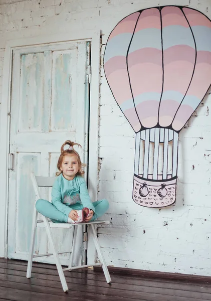 Portrait Une Belle Petite Fille Riant Studio — Photo