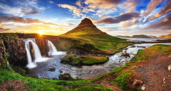 Der Malerische Sonnenuntergang Über Landschaften Und Wasserfällen Kirkjufell Island — Stockfoto