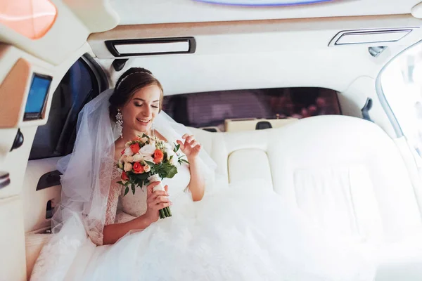 Portrait Beautiful Young Bride Car — Stock Photo, Image