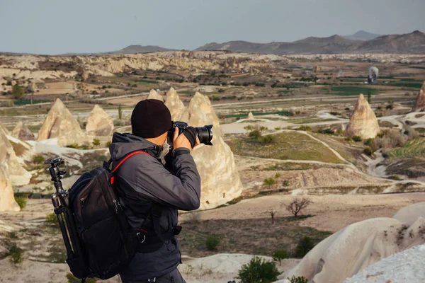 Fotógrafo Arenisca Acantilado Observando Paisaje Natural Capadocia Turquía — Foto de Stock