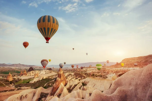 Turquía Capadocia Hermosos Globos Vuelo Piedra Paisaje Increíble — Foto de Stock