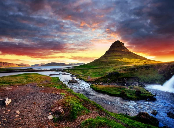 Festői Naplemente Tájak Vízesések Felett Kirkjufell Hegy Izland — Stock Fotó