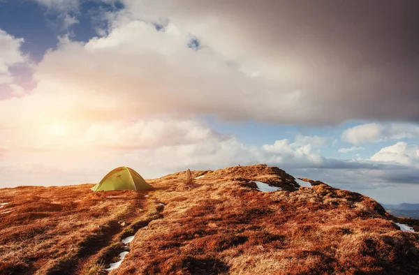 Tenda Turística Nas Montanhas Primavera — Fotografia de Stock