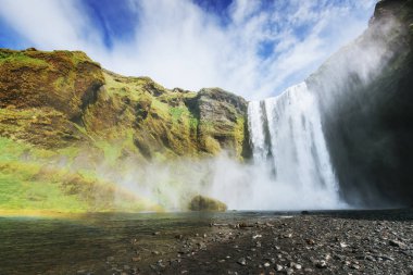 Büyük Şelale içinde Skogafoss İzlanda güneyinde Skogar kasaba yakınlarında