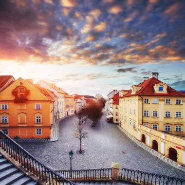 Fantastik günbatımı üzerinde cumulus bulutları Çek Cumhuriyeti.