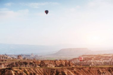 Kapadokya'da Balon Sisli sabah. Türkiye bulanık görüntüleri