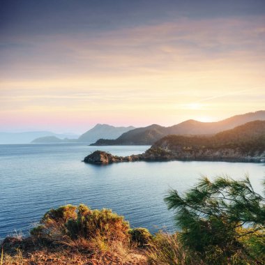 Panoramik deniz kıyısında. Güzellik Dünya Türkiye