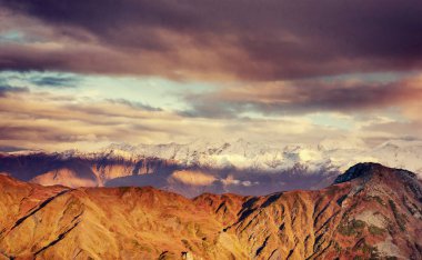 Kalın sis Dağı geçidinde Goulet. Georgia, Svaneti. Avrupa. Kafkas Dağları