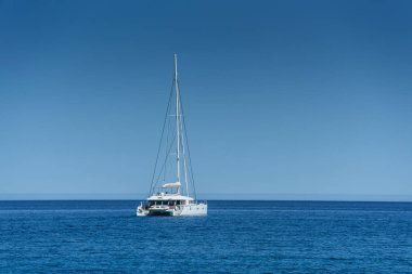 Denizde tekne. Güzellik dünya. Europe